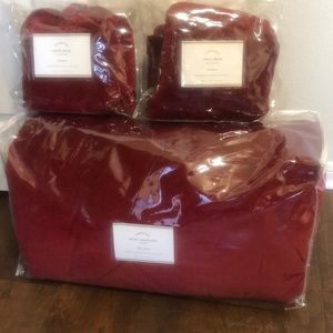 POTTERY BARN Cranberry Red Velvet Full/Queen Size Comforter w/ 2 Standard Shams